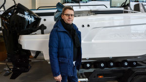 Det har gått bra att sälja både nytt och begaganat i Vasa, säger Mats Carlson på Hydrolink. Försäljare Mats Carlson på Hydrolink.