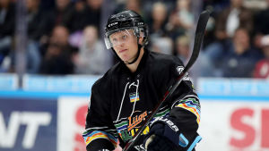 I augusti spelade Patrik Laine i en uppvisningsmatch i Lahtis. I augusti spelade Patrik Laine i en uppvisningsmatch i Lahtis.
