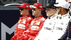 Kimi Räikkönen, Sebastian Vettel, Valtteri Bottas och Lewis Hamilton har håvat in åtta av nio podieplatser hittills. Kimi Räikkönen, Sebastian Vettel, Valtteri Bottas och Lewis Hamilton sitter bredvid varandra, våren 2017.