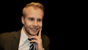 Ett leende i fel tillfälle kan förstöra din image helt och hållet. Ett leende i fel tillfälle kan förstöra din image helt och hållet.