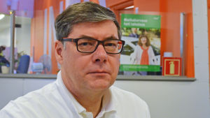 Asko Järvinen manar till lugn när det gäller skolstarten. överläkare Asko Järvinen HNS infektionsklinik
