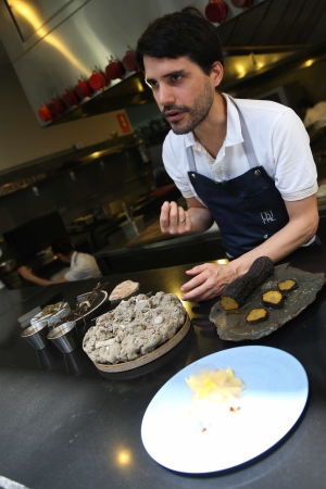 Virgilio Martinez har omvärderat idén om peruansk mat på sin restaurang Central. Virgilio Martinez är grundaren till den peruanska restaurangen Central.