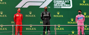 Lewis Hamilton (i mitten) vann, Sergio Perez (till höger) var tvåa och Sebastian Vettel (till vänster) trea. Lewis Hamilton (i mitten) vann, Sergio Perez (till höger) var tvåa och Sebastian Vettel (till vänster) trea.