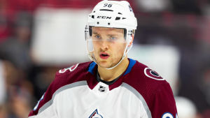 Har Mikko Rantanen det som krävs? Mikko Rantanen under en ishockeymath.