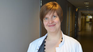 Tuire Karjalainen är ansvarig läkare för Vandas rådgivning om preventivmedel- och familjeplanering. Ansvarig läkare på Myrbacka social- och hälsostation