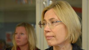Liliane Kjellman. Liliane Kjellman, en dam med ljust hår och glasögon, är servicedirektör för svenskspråkig fostran och utbildning i Åbo stad.