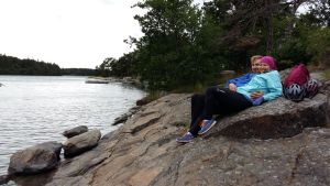 Olavi Korppi och Anna-Riina Rannisto cyklar runt Skärgårdens ringväg. Olavi Korppi och Anna-Riina Rannisto cyklar runt Skärgårdens ringväg.