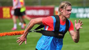 Fredrik Jensen har haft en tuff start på sin tid i Tyskland. Fredrik Jensen tränar.