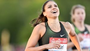 Nooralotta Neziri i gott slag. Nooralotta Neziri i Paavo Nurmi Games i Åbo 5 juni 2018.
