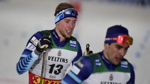 Joni Mäki (till vänster) åkte i mål strax efter Ristomatti Hakola.