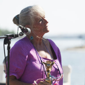 Antonia Ringbom, med Antoniapris-statyetten 2019. Antonia Ringbom med årets version av Antoniapris-statyetten. Premiärlejonet.