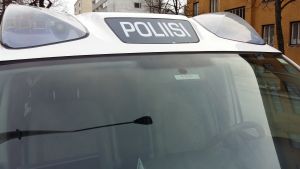 De andra åtalade poliserna friades i tingsrätten, men deras roller behandlas på nytt i hovrätten. Polisen på plats.