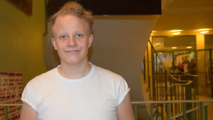 Eric Söderström är inte intresserad av Skam. Ett porträtt av en gymnasieelev i Ekenäs högstadieskola. Eric Söderström heter han.