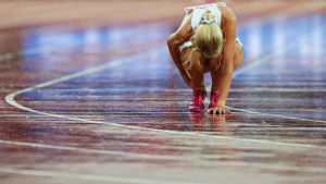 Friidrotts-VM i London 2017 slutade i tårar för Richardsson. Camilla Richardsson håller om sin vrist.