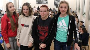 Stella Strömberg, Maddie Airas, Ava Småros och Minea Lundström. Fyra flickor som står på rad.