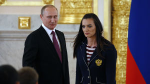 Vladimir Putin och Jelena Isinbajeva träffas före det ryska OS-laget åker till Rio.