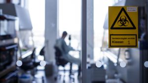 Ett laboratorium där man utvecklar vaccin. Ett laboratorium där man utvecklar ett coronavaccin.