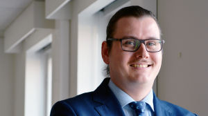 Kommunstyrelseordförande Christoffer Hällfors talar inte för en höjning av kommunalskatten. Christoffer Hällfors