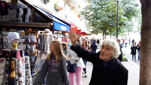 Blydammet har främst trängt in i butiks- och kafélokaler samt i lägenheterna, säger Jacky Bonnemains på miljörganisationen Robin des Bois när vi träffas på gatan rue d’Arcole som leder till Notre-Dame. Jacky Bonnemains gestikulerar vilt när han förklarar om blydammet i Paris