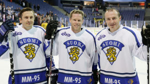 Ville Peltonen, Saku Koivu och Jere Lehtinen 20 år efter VM-guldet. Ville Peltonen, Saku Koivu och Jere Lehtinen 20 år efter VM-guldet.