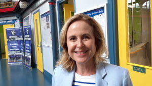 Det är viktigt att vi politiker stödjer damidrott. Det kan hjälpa kvinnor att ta mer plats i samhället i allmänhet, säger Anne Lebreton, lokalpolitiker i regeringspartiet LaREM. Alle Le Breton.