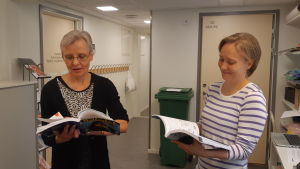 Anne-Marie Jägerroos och Jaana Kähö undervisar i svenska vid Kosken koulu. Anne-Marie Jägerroos och Jaana Kähö undervisar i svenska.