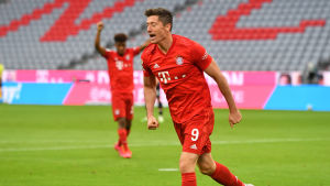 Robert Lewandowskis Bayern München är hittills bäst i Bundesliga den här säsongen. Robert Lewandowski ropar ut sin glädje.