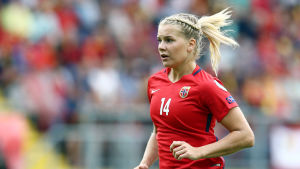 Ada Hegerberg spelar för franska Olympique Lyonnais. Ifjol vann hon det prestigefulla priset Ballon d'Or. Ada Hegerberg.