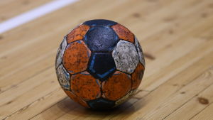 En handboll, inget annat.