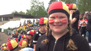 Anna från Smedsby-Böle skolas hejarklack hoppas på vinst Anna från Smedsby-Böle skolas hejarklack hoppas på vinst.