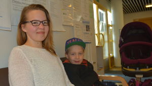 Ida Jyrkkänen och Kevin Hosio väntar på sin tur. Ida Jyrkkänen och Kevin Hosio