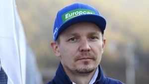 “Flera lag har stöttat oss. De har mätt samma sak med sina egna gps-apparater. Rutten är helt klart för kort”, slog Kukkonen fast för Yle Urheilu på söndagen. Petter Kukkonen ser allvarlig ut.