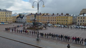 Symbolik. Personalen håller ihop. Solidarisk demonstration/utmarsch vid HU 20.4.2016