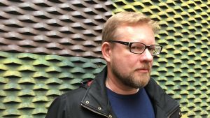 Sauli Seppälä, producent för utställningen Rädsla på Helsingfors stadsmuseum Museilektor Sauli Seppälä