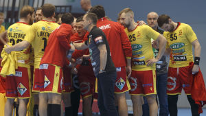 Attityden är fel bland flera spelare i laget, enligt Viita. Cocksspelarna höjer på stämningen inför ligamatchen mot GrIFK hösten 2019.