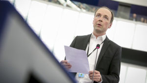 Sannfinländarna vill att det ska vara obligatoriskt för alla läkare att arbeta under en period på hälsostationerna. Ordförande Jussi Halla-aho. Jussi Halla-aho