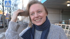 Anna Uddenberg är konstnär som jobbar med skulptörinstallatör. Hon har en performance bakgrund och jobbar bland annat med sociala koder i olika kreation där publiken blir en medaktör. Konstnären Anna Uddenberg