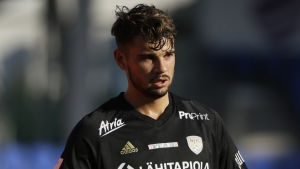 Sergei Eremenko var förra säsongen utlånad till fotbollsligaklubben SJK. Sergei Eremenko i SJK:s tröja.