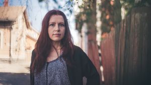 Anni Teerikangas säger att det har skett en attitydförändring. Nu är det lättare att ansluta sig till De Gröna. Anni Teerikangas ställer upp för De Gröna i Jakobstad.
