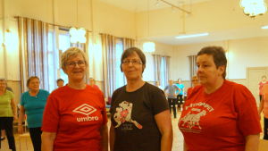 Marita Åminne, Eija Lillvik och Kerstin Stor. Gymnastik i samlingshuset i Kronoby.