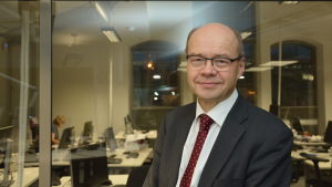 Olli-Pekka Lehtonen vill att kunskaperna i svenska ska sprida sig inom hela sjukvårdsdistriktet. Olli-Pekka Lehtonen