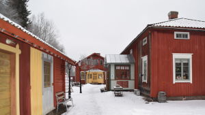 Byggnadsapoteket hör till de få livskraftiga företagen som i dag verkar i Billnäs. Byggnadsapoteket i Billnäs