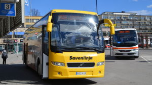 Savonlinja lägger ner många bussturer via Lovisa och Lappträsk. Savonlinjas buss på busstationen i Borgå