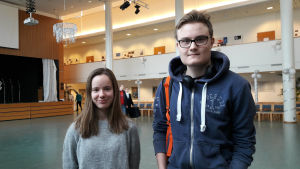 Susanne Erlund och Aron Koli gillar inte reformen. Susanne Erlund och Aron Koli i Gymnasiet Lärkan.