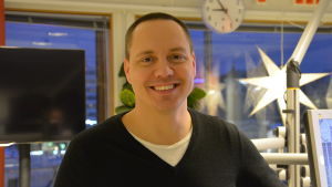 Företagare Niko Herlin säger att vara egen företagare inte betyder så mycket byråkrati som många kanske tror. Niko Herlin i studion.