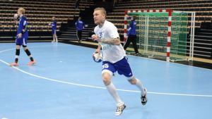 Teemu Tamminen och hans lagkamrater gästas av Luxemburg i Karis. Teemu Tamminen, 13.1.2016