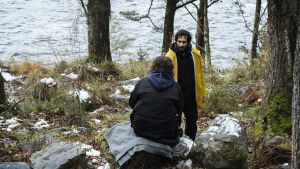 Ali Abbasi ser sig själv som en lekledare under en filminspelning. Ali Abbasi står i skogen och regisserar filmen Gräns.