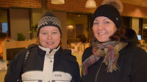 Föräldrarna Hellevi Raita och Minna Kylänpää tror på tvåspråkiga lösningar förutsatt att det skapas en helt egen svensk enhet. Föräldrarna Hellevi Raita och Minna Kylänpää.