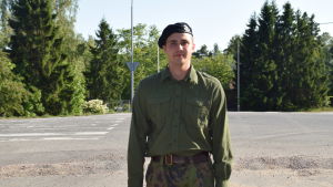 Alexander Lassfolk ryckte in i Nylands brigad för en dryg månad sedan. Alexander Lassfolk är beväring vid Nylands brigad.