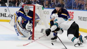 Jordan Binnington har stigit fram som slutspelets stora utropstecken. Tomas Hertl och Jordan Binnington.